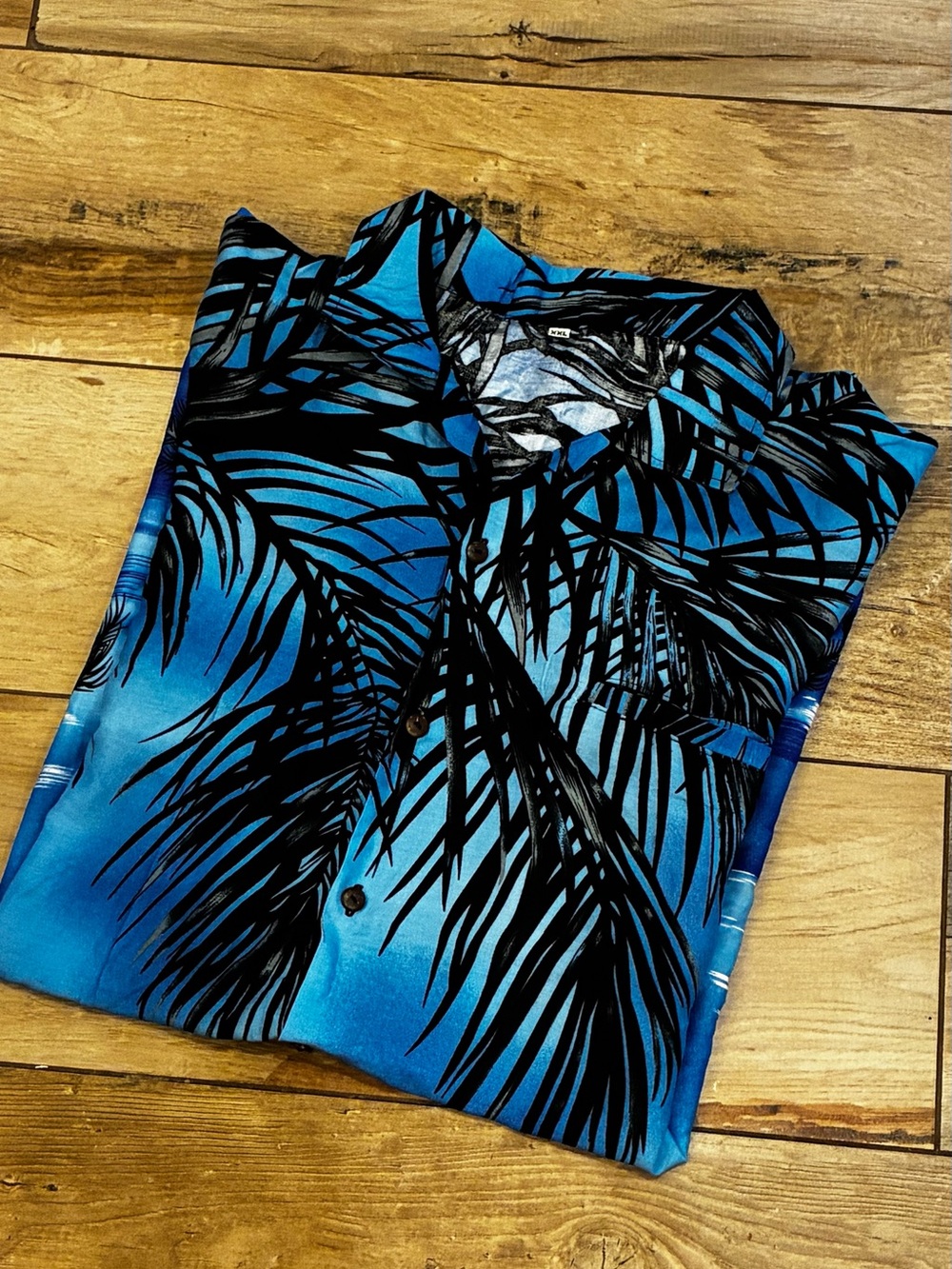 Source Unknown Blue and Black Palm Print  beach  Shirt